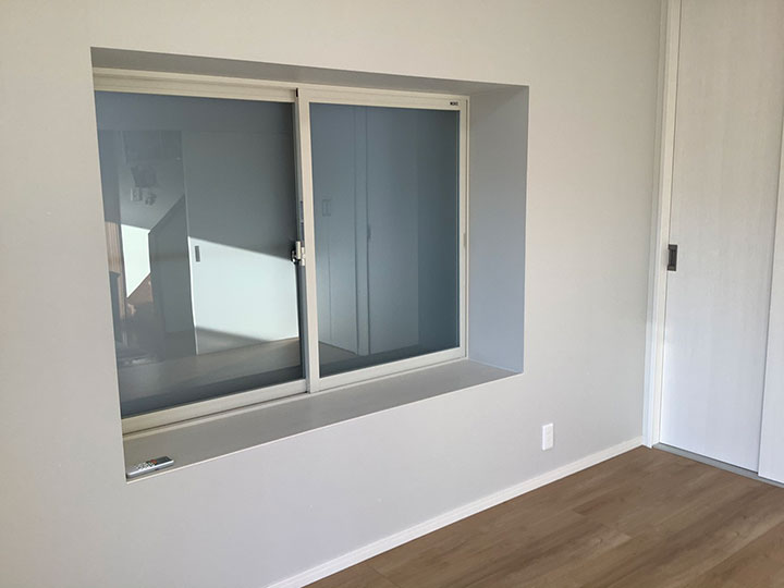 窓も大きくなり、光が入りやすくなりました。